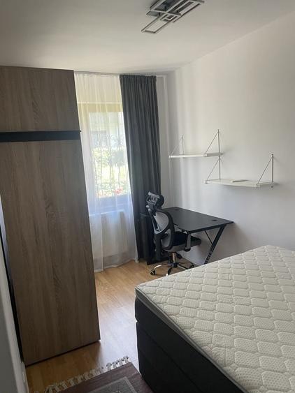 Apartament cu 3 camere semidecomandat în Centrul Istoric
