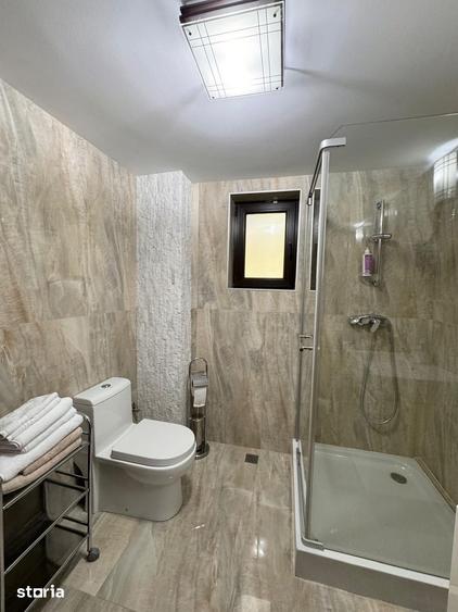 Casă cu 7 camere cu Teren 526 Mp în Măneciu