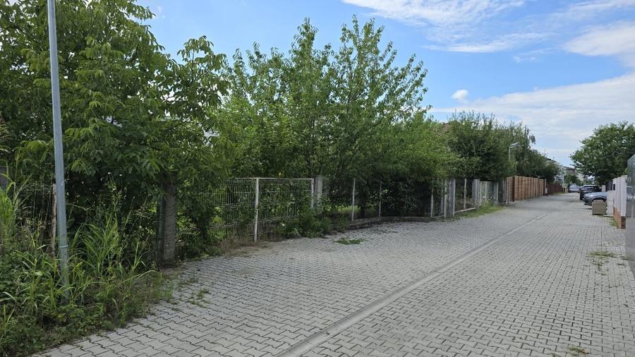 Teren Construcții intravilan de 690 mp, în Odăile