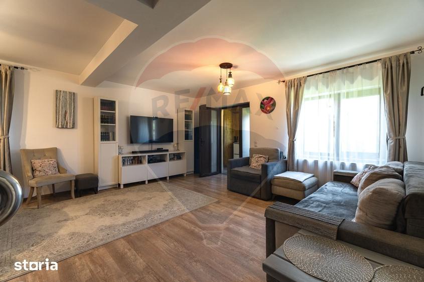 Casă cu 4 camere cu Teren 589 Mp în Feldioara