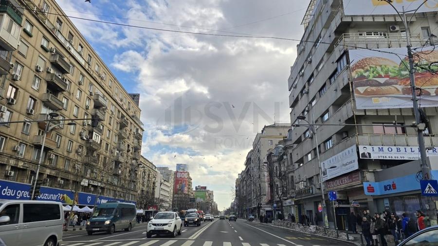 Birou, de 144 mp, în P-ța Romană
