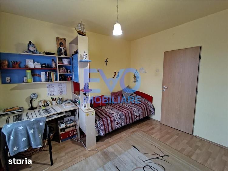 Apartament cu 4 camere în Tătărași