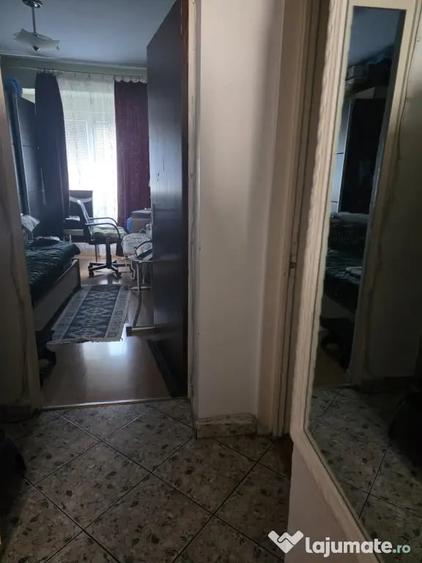 Apartament cu 3 camere decomandat în Sebastian