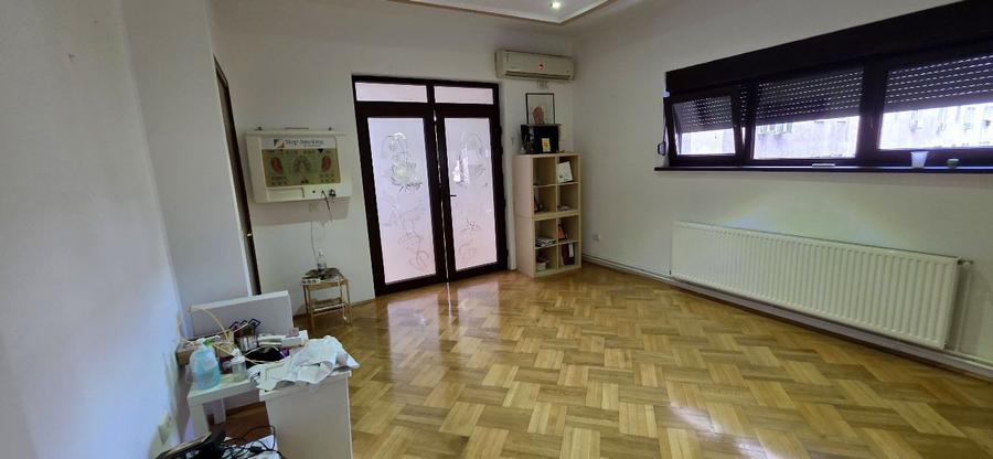 Apartament cu 4 camere decomandat, mobilat în Dacia