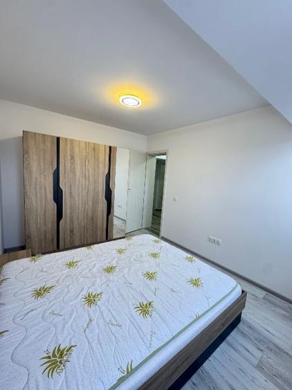 Apartament cu 3 camere decomandat, mobilat în Tractorul
