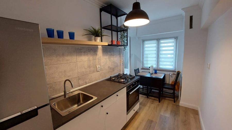 Apartament cu 2 camere decomandat în Calea Victoriei