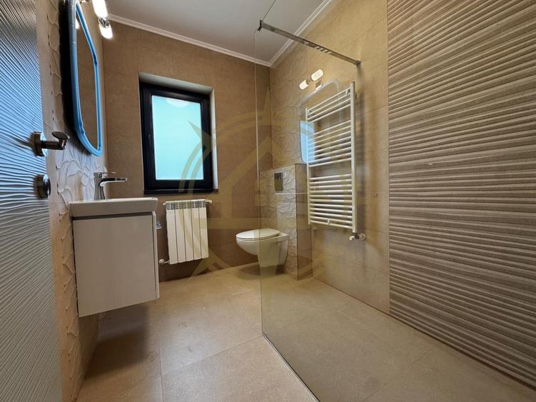 Casă cu 5 camere cu Teren 500 Mp în Dumbrăveni
