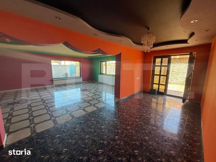 Casă cu 9 camere cu Teren 1000 Mp în Comișani