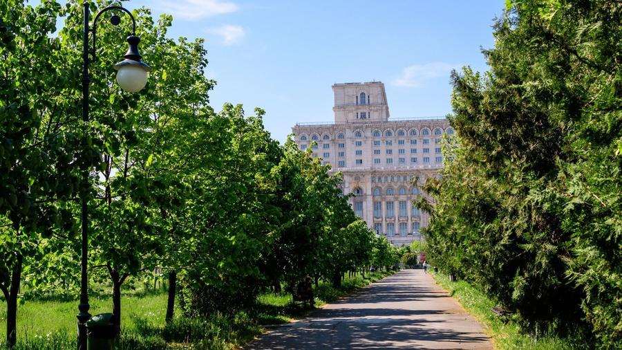 Apartament cu 2 camere semidecomandat în 13 Septembrie