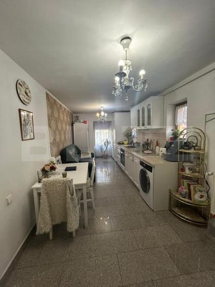 Apartament cu 5 camere decomandat, mobilat în Reghin