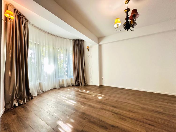 Casă individuală cu 5 camere cu Teren 513 Mp în Tunari