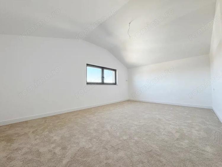 Casă cu 5 camere cu Teren 460 Mp în Giroc