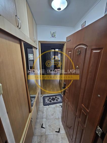 Apartament cu 3 camere semidecomandat, mobilat în Podu Roș
