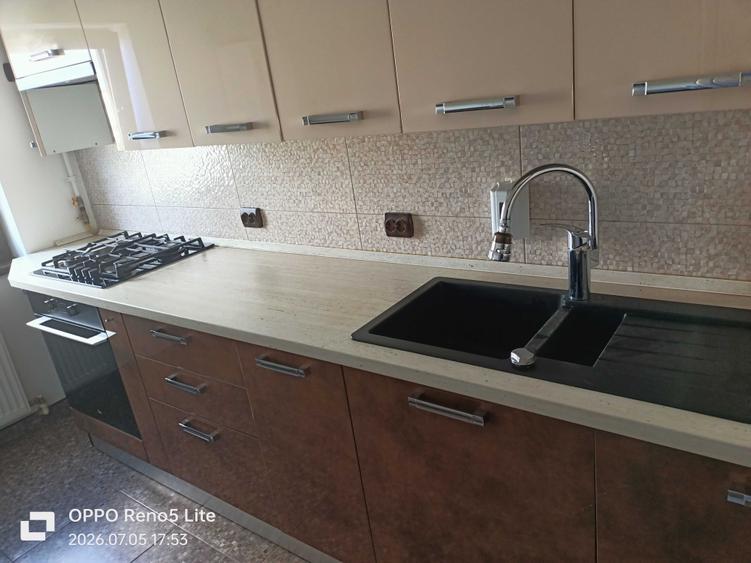 Apartament cu 3 camere decomandat în Exterior Vest