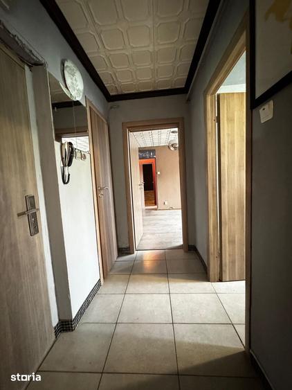 Apartament cu 3 camere semidecomandat în Tătărași