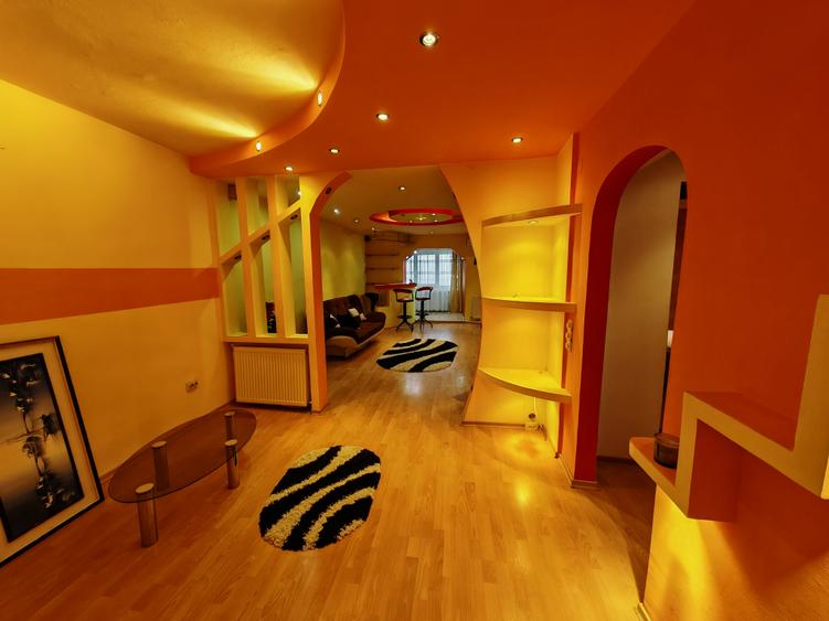Apartament cu 3 camere decomandat, mobilat în Central