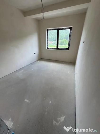 Casă cu 4 camere cu Teren 400 Mp în Luna