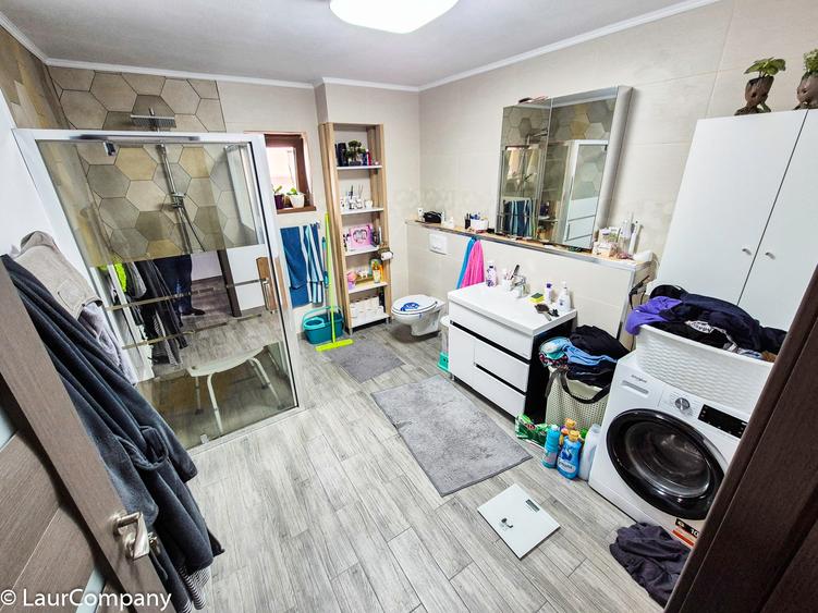 Casă individuală cu 5 camere cu Canalizare în Albota