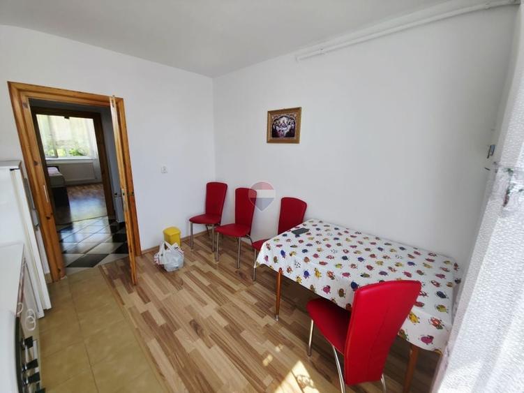 Apartament cu 3 camere decomandat, mobilat în Dărmănești