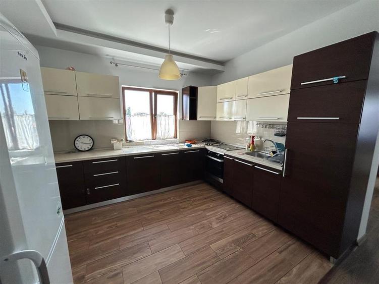 Apartament cu 3 camere decomandat, mobilat în Nord
