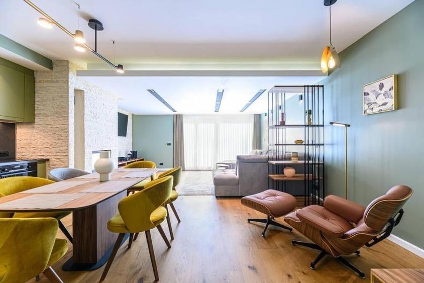 Apartament cu 3 camere decomandat, mobilat în Poiana Brașov