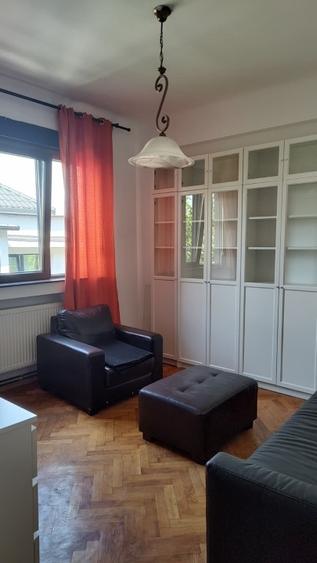 Apartament cu 3 camere semidecomandat în Dacia