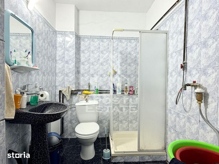 Casă cu 5 camere cu Teren 2890 Mp în Fratelia