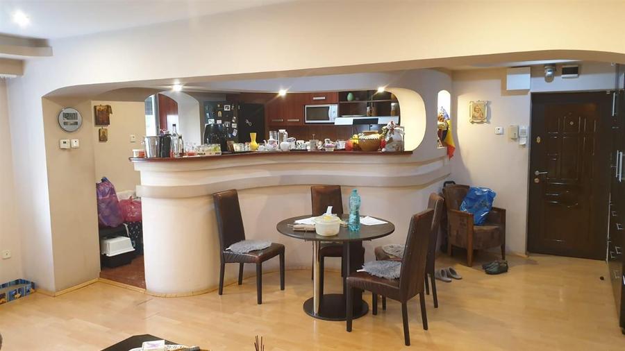 Apartament cu 3 camere decomandat, mobilat în Apollo