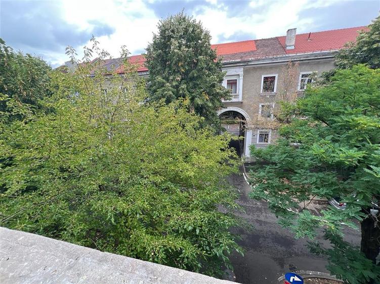 Apartament cu 3 camere semidecomandat în Ultracentral