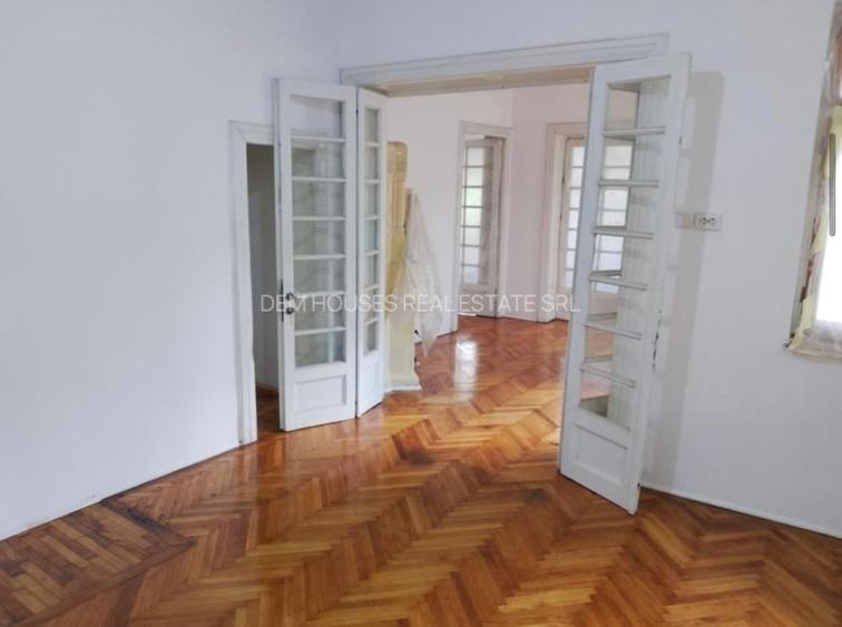 Casă cu 3 camere cu Teren 100 Mp în Unirii