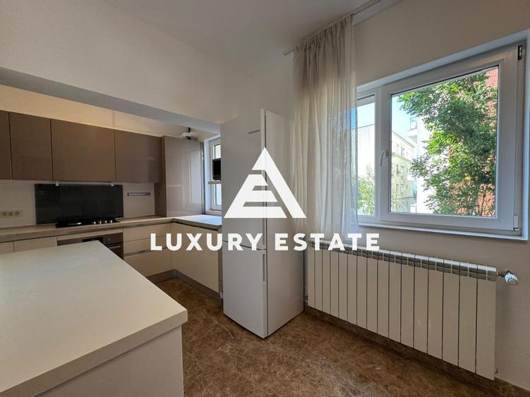 Apartament cu 4 camere decomandat în Polonă