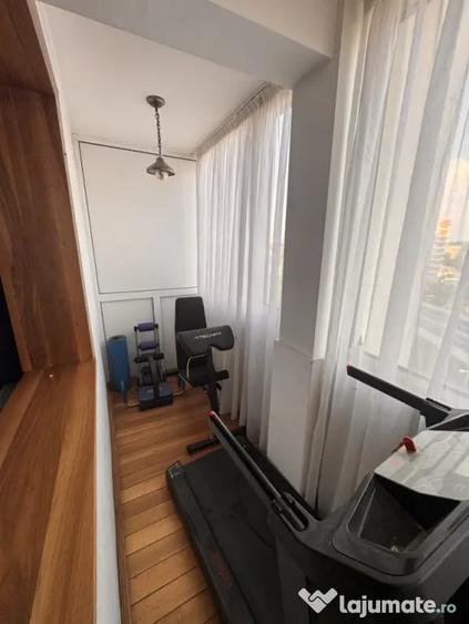 Apartament cu 4 camere decomandat în Titulescu