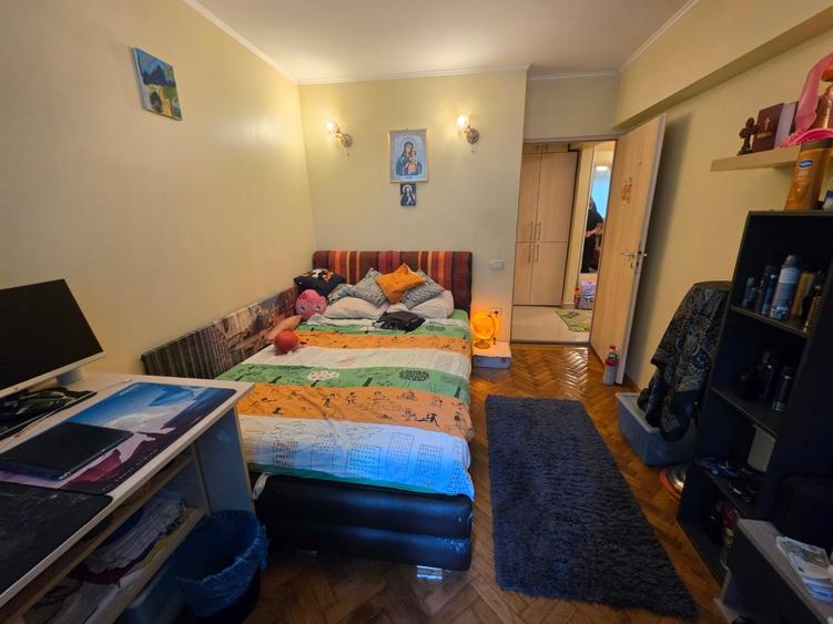 Apartament cu 3 camere decomandat în Baba Novac