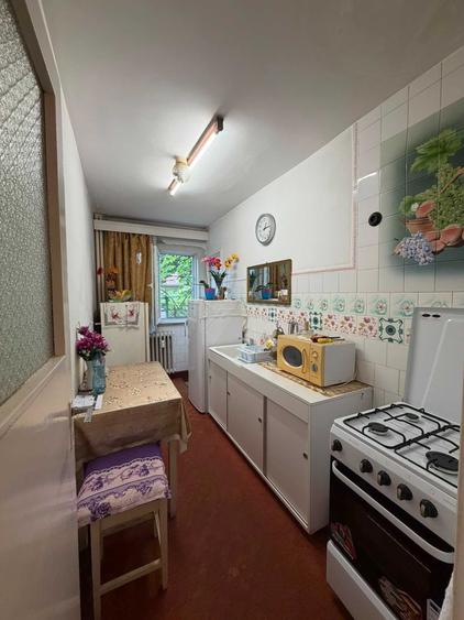 Apartament cu 3 camere decomandat, mobilat în Central