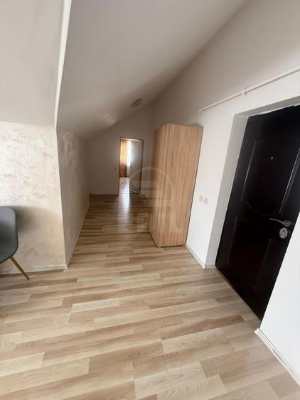 Apartament cu 3 camere semidecomandat în Florești