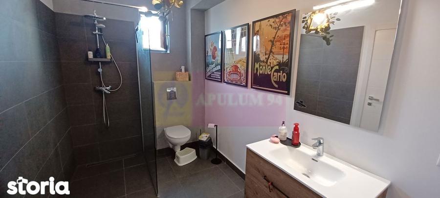 Casă cu 5 camere cu Teren 470 Mp în Săbăreni