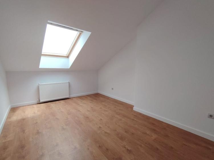 Apartament cu 4 camere semidecomandat în Florești