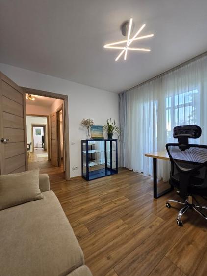 Apartament cu 3 camere semidecomandat, mobilat în Podu Roș
