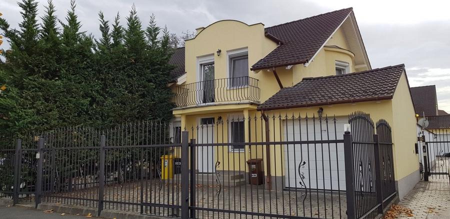 Duplex cu 4 camere cu Canalizare în Central