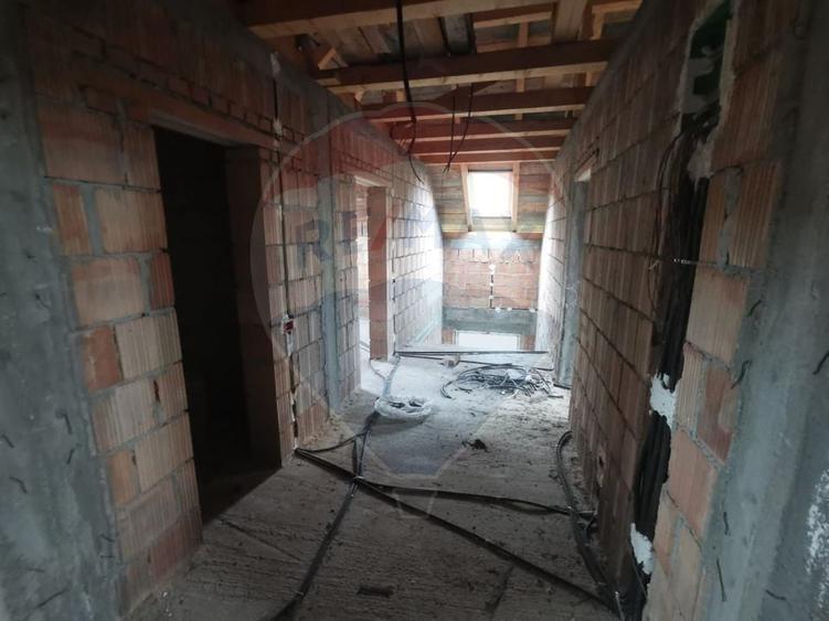Casă cu 5 camere cu Teren 6400 Mp în Copalnic-Mănăștur