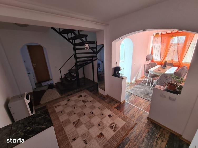 Apartament cu 4 camere decomandat în Sărari