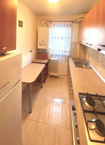 Apartament cu 3 camere semidecomandat în Alexandru cel Bun
