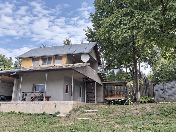 Casă individuală cu 3 camere cu Canalizare în Socea