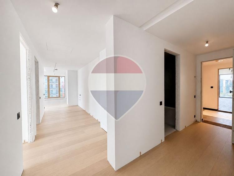 Apartament cu 4 camere decomandat în Pipera