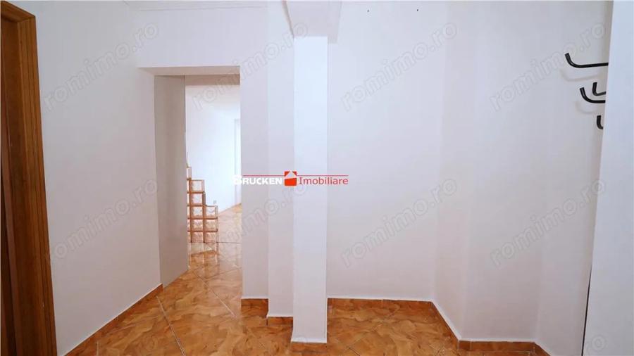 Apartament cu 3 camere decomandat în Decebal