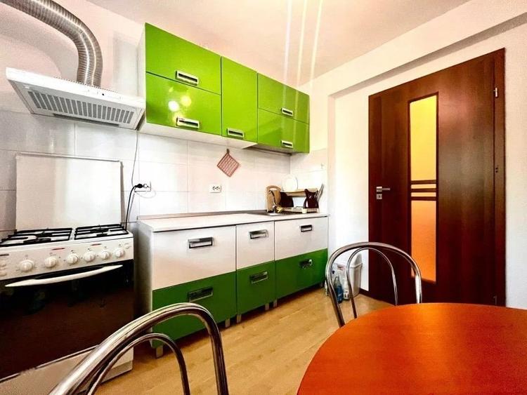 Apartament cu 3 camere decomandat, mobilat în Dristor