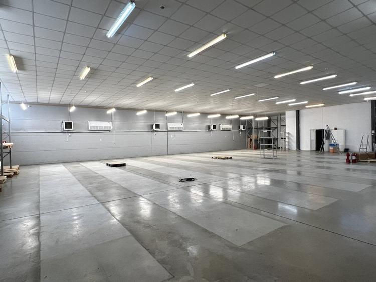 Spațiu industrial, de 905 mp, în Dâmbul Rotund