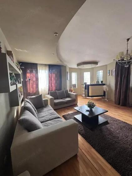 Casă cu Teren 2500 Mp în Siret