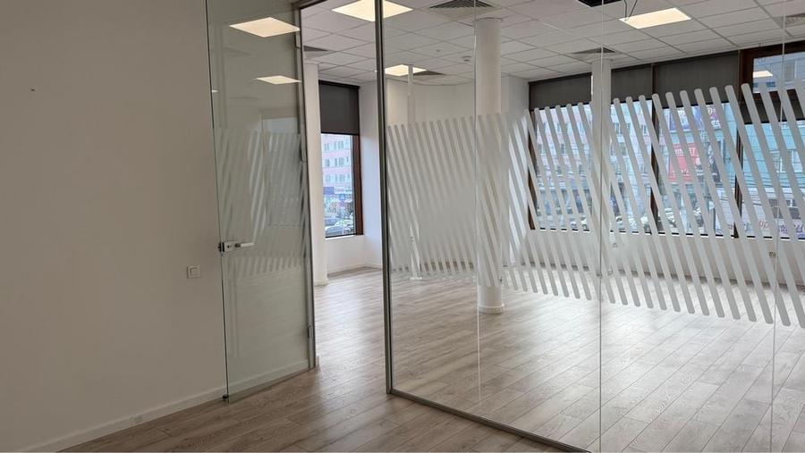 Spațiu comercial, de 350 mp, în Central