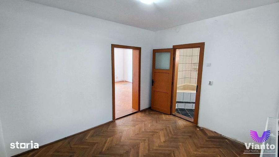 Casă cu 5 camere cu Teren 483 Mp în Trei Stejari